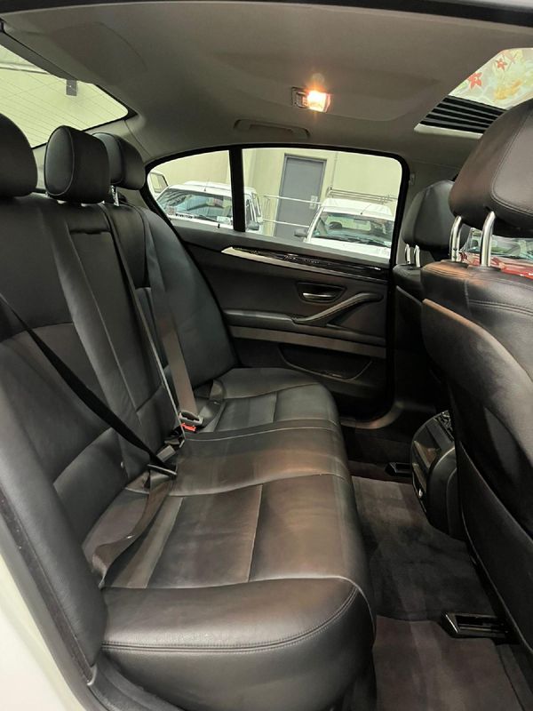 2015-BMW-5-Series-520i-Auto image:11