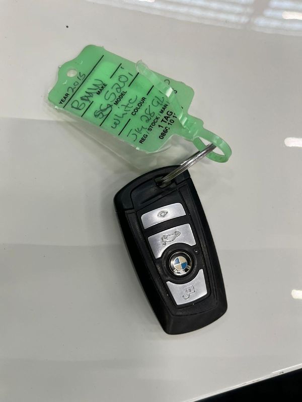 2015-BMW-5-Series-520i-Auto image:14