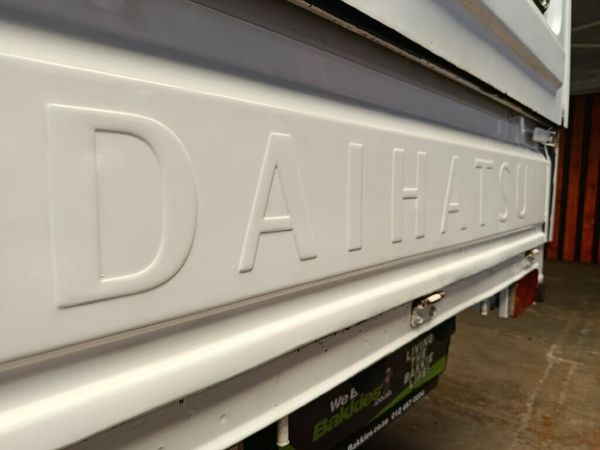 2013-Daihatsu-Gran-Max-15 image:12