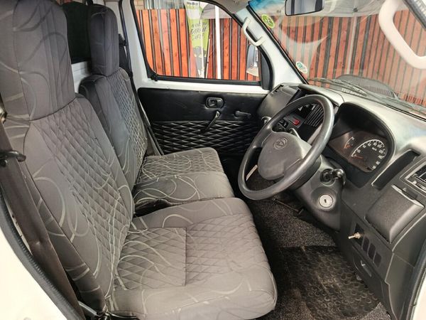 2013-Daihatsu-Gran-Max-15 image:14