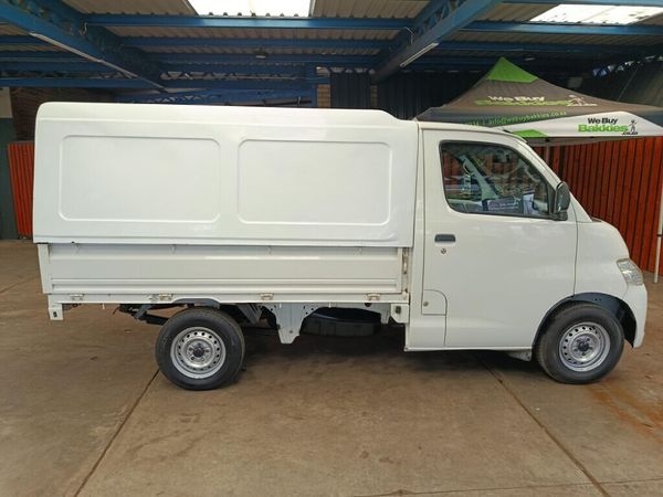 2013-Daihatsu-Gran-Max-15 image:4