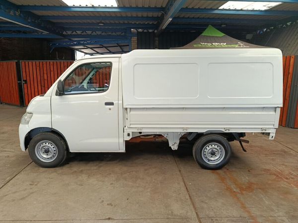 2013-Daihatsu-Gran-Max-15 image:8