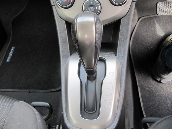 2012-Chevrolet-Sonic-16-LS-Auto image:9