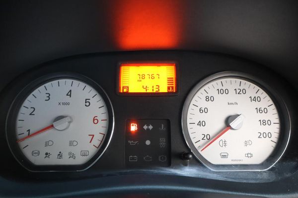 2022-Nissan-NP200-16-AC-Safety-Pack image:3