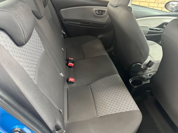 2015-Toyota-Yaris-13-5-dr image:9