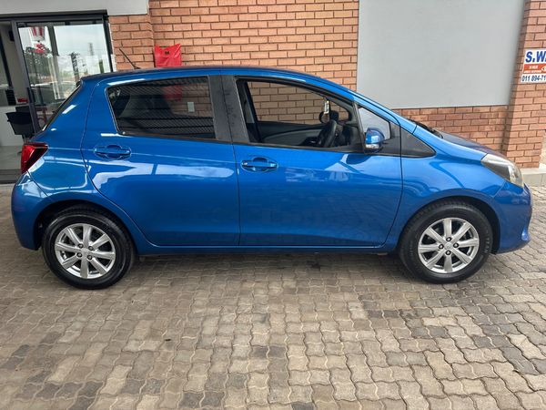 2015-Toyota-Yaris-13-5-dr image:6
