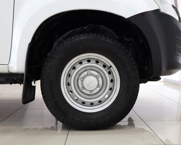 2020-Isuzu-D-Max-250-Fleetside image:13