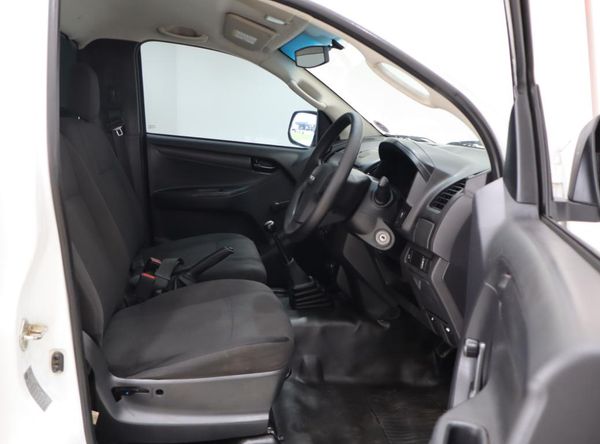 2020-Isuzu-D-Max-250-Fleetside image:15