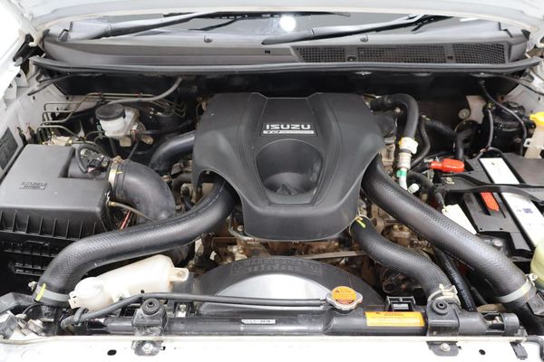 2020-Isuzu-D-Max-250-Fleetside image:17