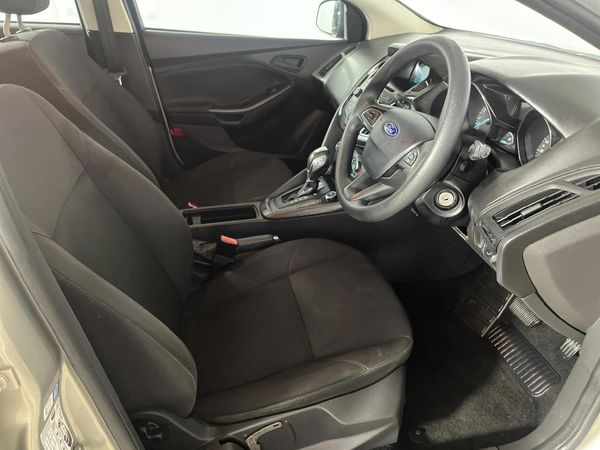 2016-Ford-Focus-10-EcoBoost-Ambiente-Auto image:9