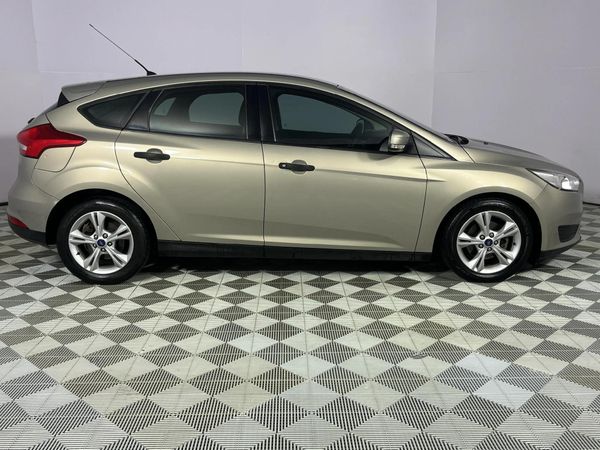 2016-Ford-Focus-10-EcoBoost-Ambiente-Auto image:17