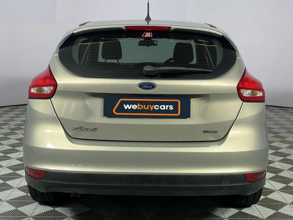 2016-Ford-Focus-10-EcoBoost-Ambiente-Auto image:18
