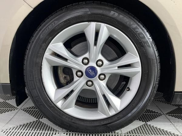 2016-Ford-Focus-10-EcoBoost-Ambiente-Auto image:4
