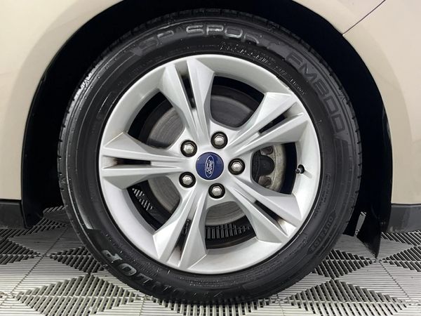 2016-Ford-Focus-10-EcoBoost-Ambiente-Auto image:5