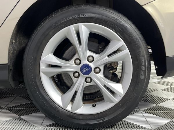 2016-Ford-Focus-10-EcoBoost-Ambiente-Auto image:6