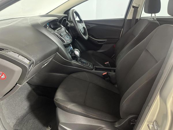 2016-Ford-Focus-10-EcoBoost-Ambiente-Auto image:8