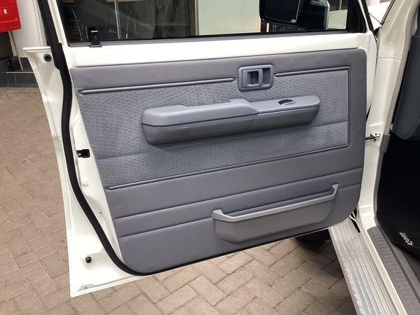 2024-Toyota-Land-Cruiser-76-28GD-6-Station-Wagon-LX image:10