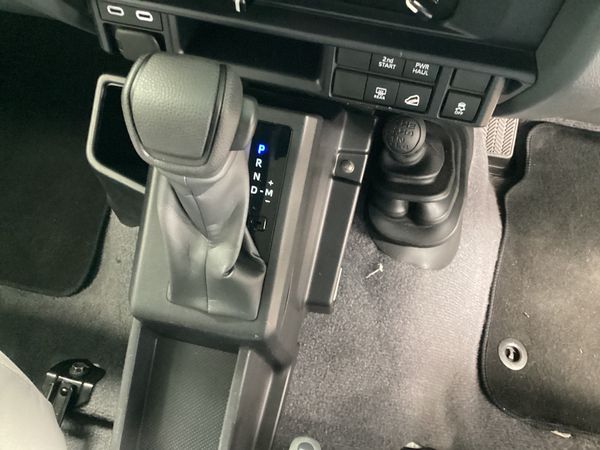 2024-Toyota-Land-Cruiser-76-28GD-6-Station-Wagon-LX image:12