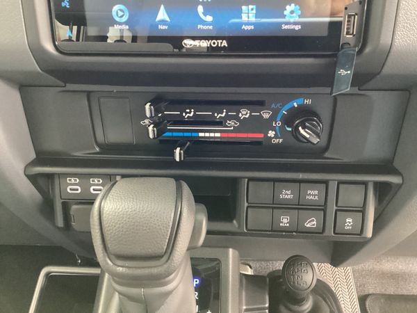 2024-Toyota-Land-Cruiser-76-28GD-6-Station-Wagon-LX image:14