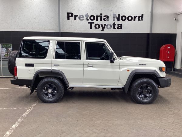 2024-Toyota-Land-Cruiser-76-28GD-6-Station-Wagon-LX image:2