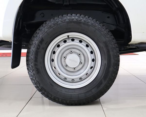 2020-Isuzu-D-Max-250-fleetside image:11