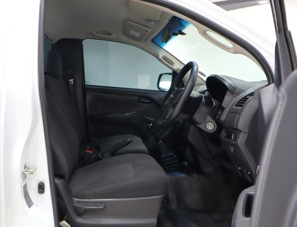 2020-Isuzu-D-Max-250-fleetside image:14