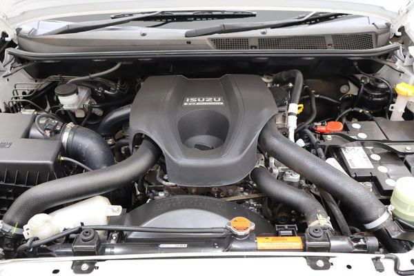 2020-Isuzu-D-Max-250-fleetside image:17
