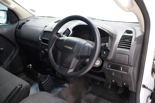 2020-Isuzu-D-Max-250-fleetside image:4