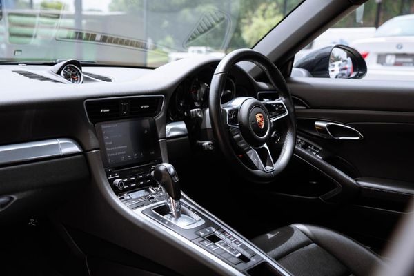 2018-Porsche-911-Carrera-Auto image:12