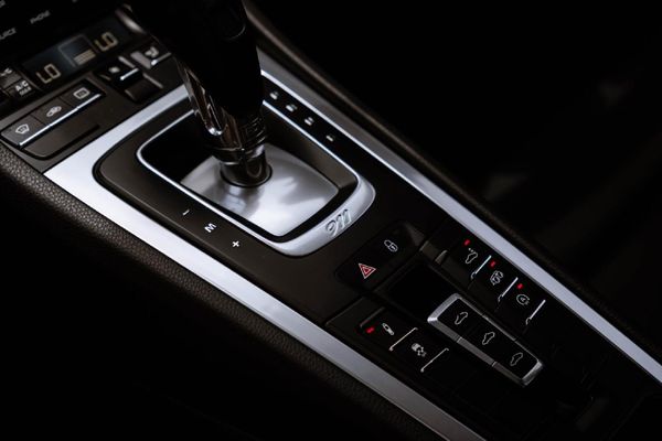 2018-Porsche-911-Carrera-Auto image:17