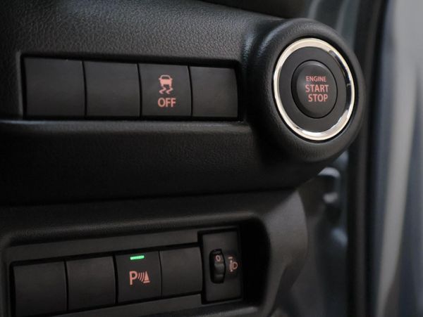 2025-Suzuki-Swift-12-GLX-Auto image:28