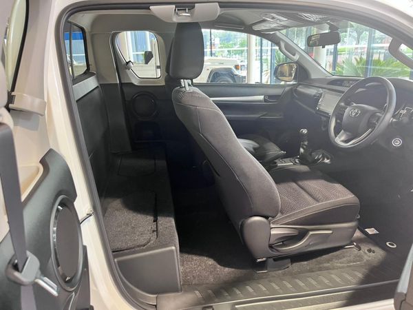 2026-Toyota-Hilux-24-GD-6-RB-EC-MT image:5