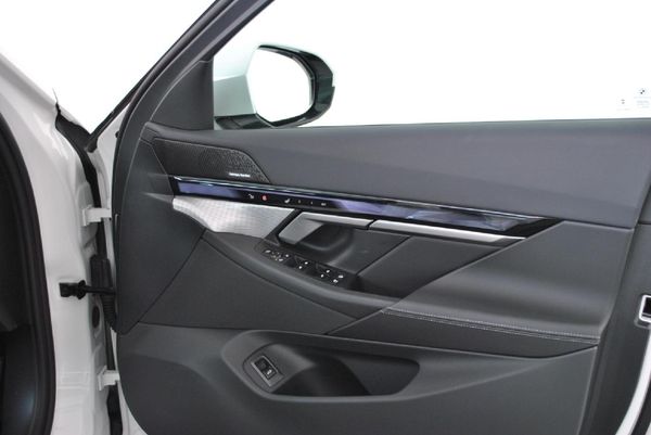 2025-BMW-5-Series-520d-M-Sport-Pro image:11