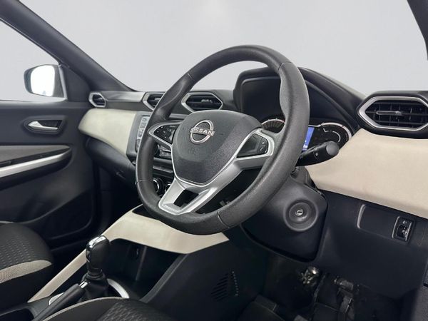 2024-Nissan-Magnite-10-Visia-AMT image:11