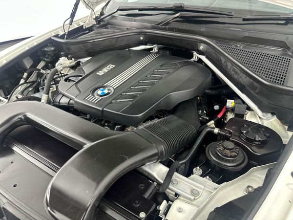 2013-BMW-X5-M50d image:14