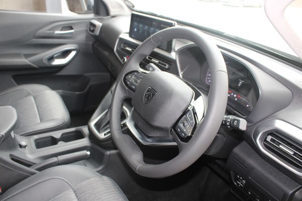 2026-Peugeot-Landtrek-19D-Allure-Double-Cab-Auto image:5