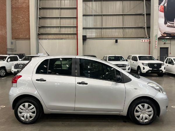 2010-Toyota-Yaris-T3-5-dr image:1
