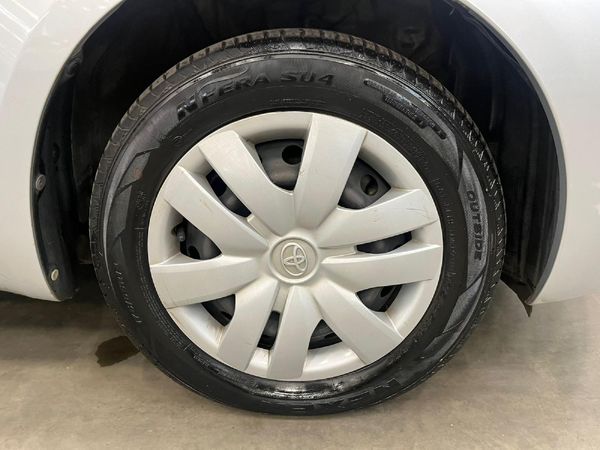 2010-Toyota-Yaris-T3-5-dr image:8