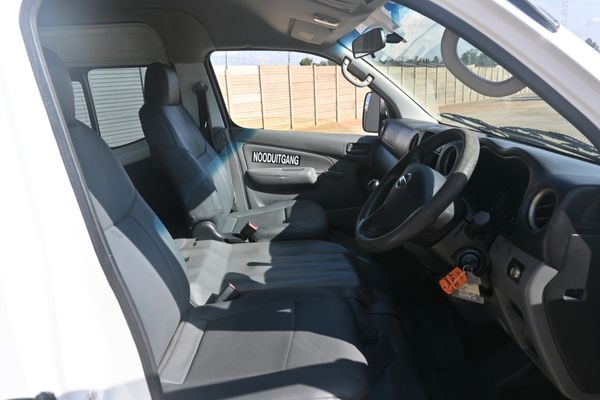 2015-Nissan-NV350-25-16-seat-Impendulo image:2