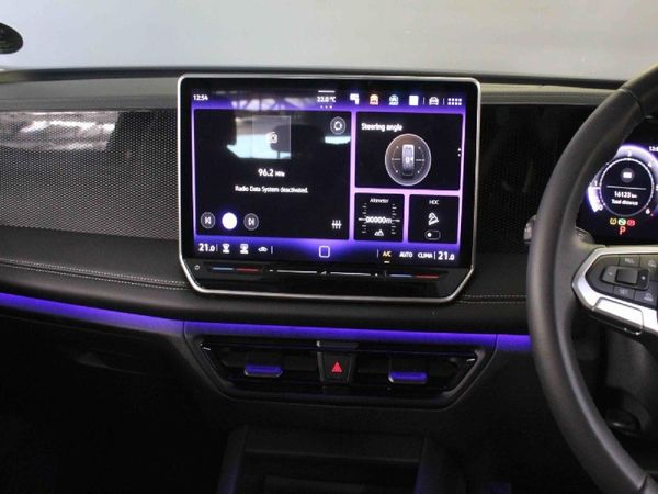 2025-Volkswagen-Tiguan-20TDI-Life-4Motion image:11