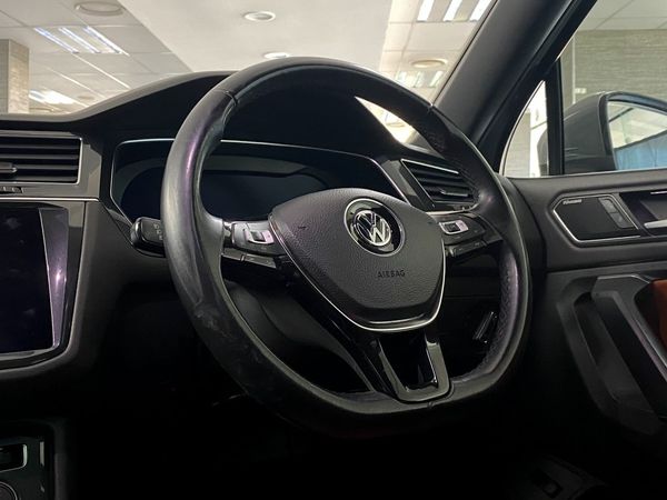 2019-Volkswagen-Tiguan-20-TSI-Highline-4Motion-Auto image:14