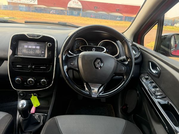2015-Renault-Clio-IV-09T-PH2 image:3