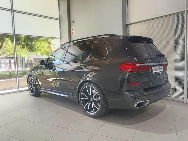 2021-BMW-X7-xDrive30d-M-Sport image:3