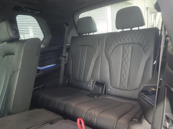 2021-BMW-X7-xDrive30d-M-Sport image:6