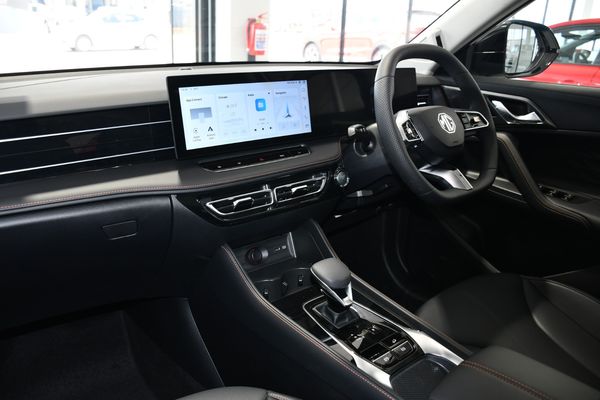 2026-MG-HS-15T-Luxury-Auto image:12