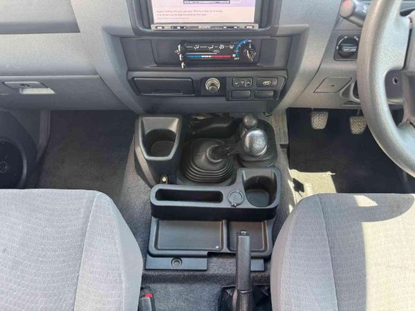 2019-Toyota-Land-Cruiser-79-45-D-Double-Cab image:6