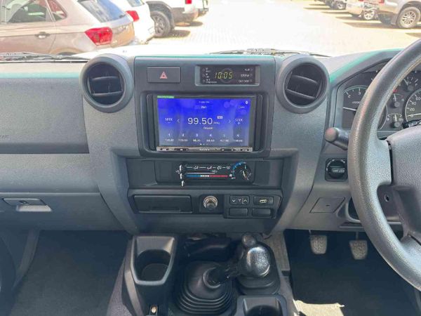 2019-Toyota-Land-Cruiser-79-45-D-Double-Cab image:7