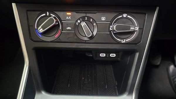 2026-Volkswagen-Polo-10-TSI-Life image:3
