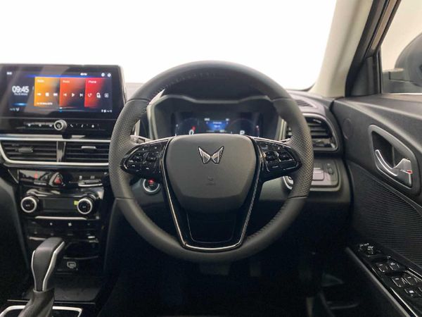 2026-Mahindra-XUV-3XO-12T-AX5-Auto image:16