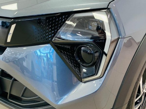 2026-Mahindra-XUV-3XO-12T-AX5-Auto image:17